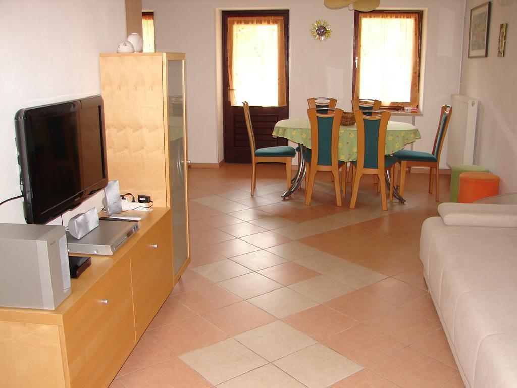 Apartma Veverin Lokve エクステリア 写真