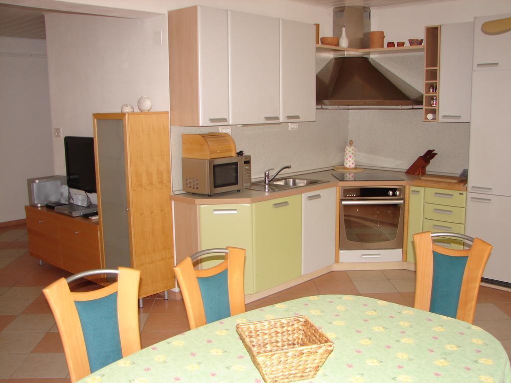 Apartma Veverin Lokve エクステリア 写真